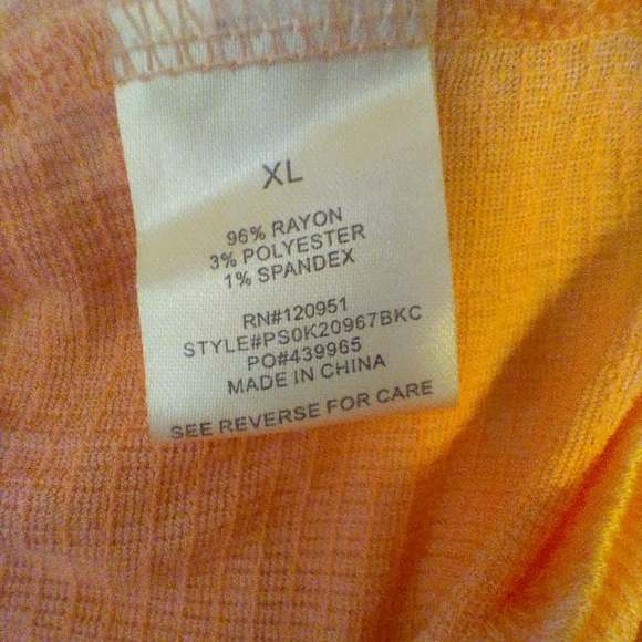 Top with a Twist - Picture 8 of 9